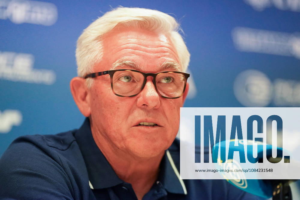 Switzerland, Zurich Soccer Grasshopper Club Zurich Introduction of Head Coach Olaf Janßen Press Conference Zurich Facial expressions, emotions, press conference, media