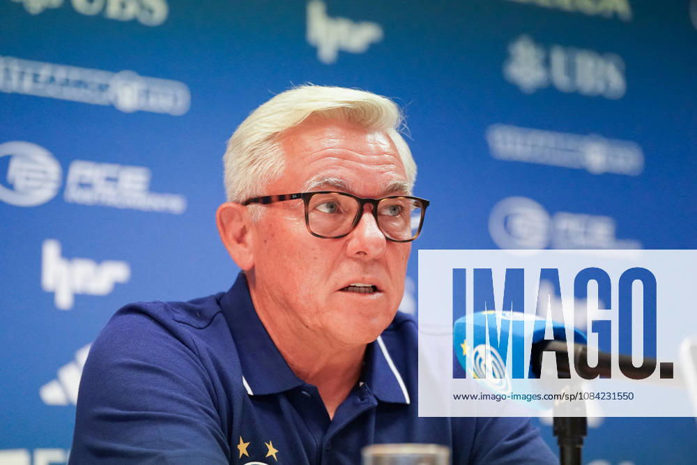 Switzerland, Zurich Soccer Grasshopper Club Zurich Introduction of Head Coach Olaf Janßen Press Conference Zurich Facial expressions, emotions, press conference, media