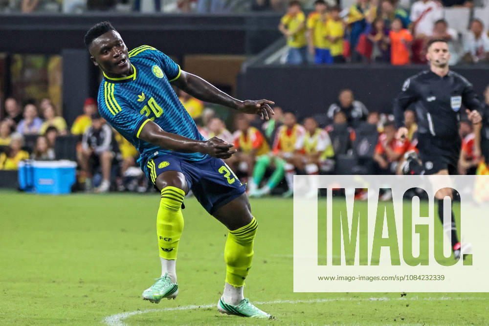 MIAMI, FL - OCTOBER 06: Kevin Viveros 20 of Colombia looks on during an International Friendly, Länderspiel, Nationalmannschaft soccer match between Colombia and Peru at NU Stadium on October 06, 2026 in Miami, Florida.(Photo by Chris Arjoon Icon Sportswire) SOCCER: OCT 06 Colombia vs Peru Icon2610060000090