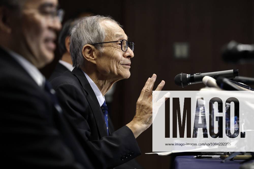Nobel chemistry prize co-winner Soai Kenso Soai (R), a professor emeritus at the Tokyo University of Science, attends a press conference, PK, Pressekonferenz at the university in Tokyo on Oct. 7, 2026, after receiving the 2026 Nobel Prize in Chemistry. Soai and French researcher Henri Kagan shared the prize for the discovery of non-linear effects and autocatalysis in asymmetric organic synthesis, the Royal Swedish Academy of Sciences said earlier in the day. A14AA0005630370P