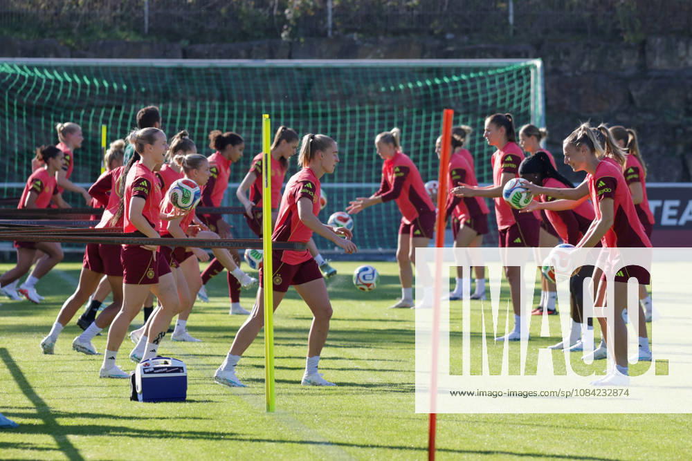 DFB Soccer Media Events, German Women s National Team Training v l The German national team is training in Eppelheim German Women s National Team Eppelheim