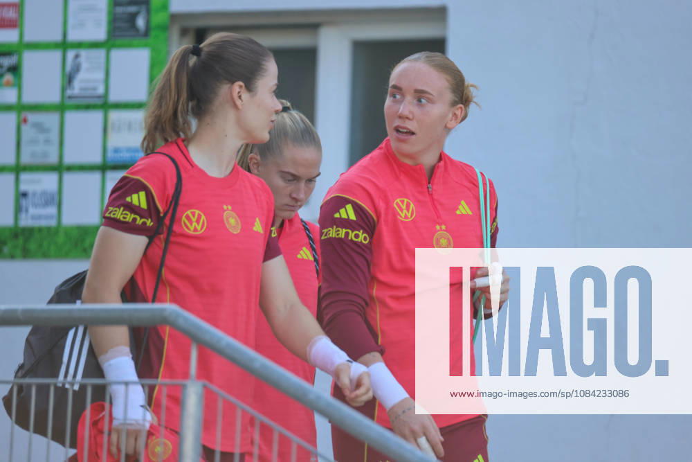 German Women s National Soccer Team Training Friendly Match: Germany vs. Australia Pictured, from left: Goalkeeper Stina Johannes (Germany) and goalkeeper Laura Dick (Germany)