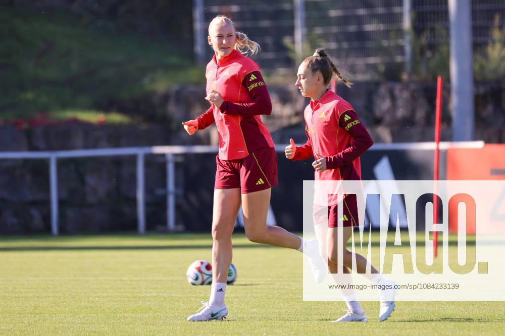 German Women s National Soccer Team Training Friendly Match: Germany vs. Australia Pictured, from left: Camilla Küver (Kuever) of Germany and Sophia Kleinherne of Germany