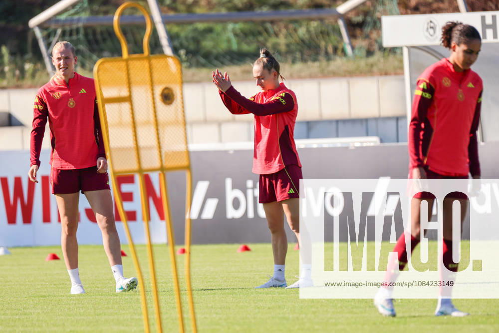 German Women s National Soccer Team Training Friendly Match: Germany vs. Australia Pictured, from left: Camilla Küver (Kuever) of Germany and Sophia Kleinherne of Germany