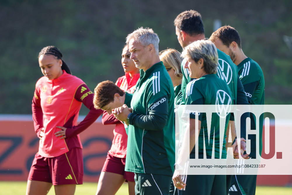 German Women s National Soccer Team Training Friendly Match: Germany vs. Australia In the photo: National Team Coach Christian Wück (Wueck) of Germany, center of the photo