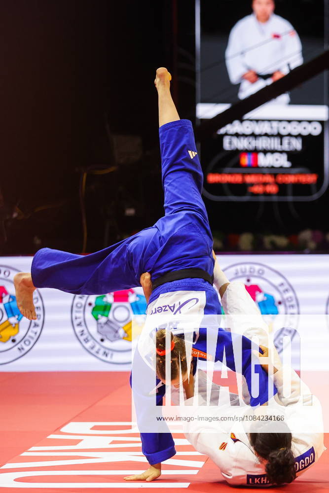 AZERBAIJAN, BAKU - OCTOBER 7, 2026: Joanne van Lieshout (top) of the Netherlands and Lkhagvatogoogiin Enkhriilen of Mongolia compete in their -63 kg bout as part of the 2026 World Judo Championships at the National Gymnastics Arena 2026 World Judo Championships In Baku - ZUMAt113 20261007_zaa_t113_427