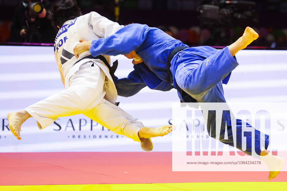 AZERBAIJAN, BAKU - OCTOBER 7, 2026: Lee Joon-hwan (L) of South Korea and Mihajlo Simin of Serbia compete in their -81 kg bout as part of the 2026 World Judo Championships at the National Gymnastics Arena. Mikhail Sinitsyn TASS 98915562