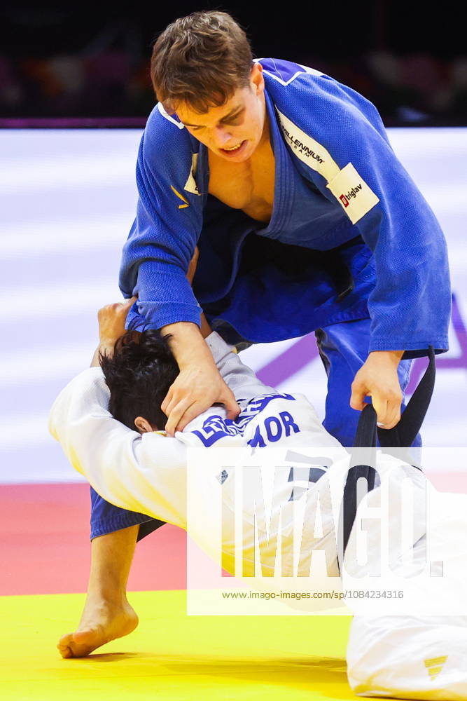 AZERBAIJAN, BAKU - OCTOBER 7, 2026: Lee Joon-hwan (front) of South Korea and Mihajlo Simin of Serbia compete in their -81 kg bout as part of the 2026 World Judo Championships at the National Gymnastics Arena. Mikhail Sinitsyn TASS 98915560