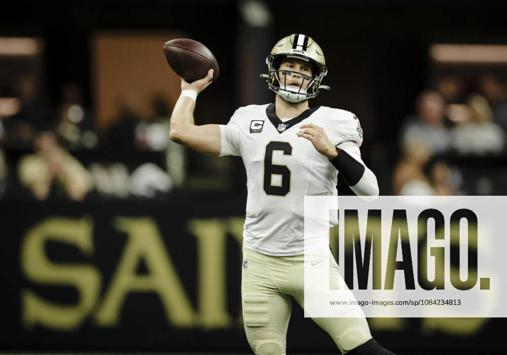 NEW ORLEANS, LA - OCTOBER 05: Tyler Shough 6 of the New Orleans Saints throws a pass against the Atlanta Falcons during the first half of a game at Caesars Superdome on October 5, 2026, in New Orleans, Louisiana. (Photo by Derick Hingle Icon Sportswire) NFL, American Football Herren, USA OCT 05 Falcons at Saints Icon12626105026