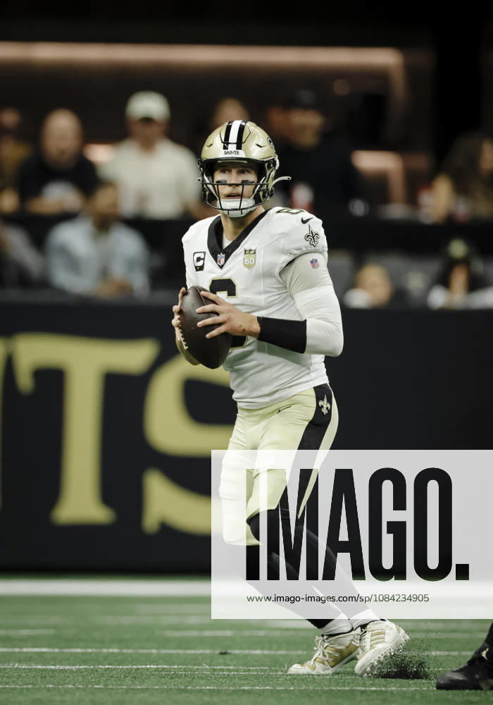 NEW ORLEANS, LA - OCTOBER 05: Tyler Shough 6 of the New Orleans Saints plays against the Atlanta Falcons during the first half of a game at Caesars Superdome on October 5, 2026, in New Orleans, Louisiana. (Photo by Derick Hingle Icon Sportswire) NFL, American Football Herren, USA OCT 05 Falcons at Saints Icon12626105114