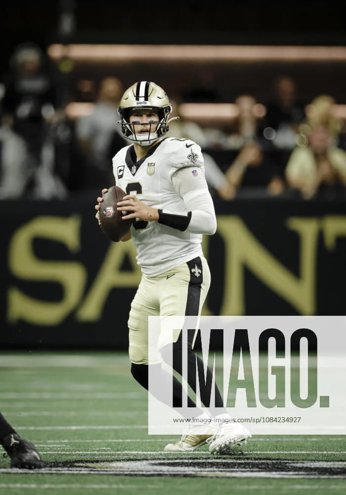 NEW ORLEANS, LA - OCTOBER 05: Tyler Shough 6 of the New Orleans Saints plays against the Atlanta Falcons during the first half of a game at Caesars Superdome on October 5, 2026, in New Orleans, Louisiana. (Photo by Derick Hingle Icon Sportswire) NFL, American Football Herren, USA OCT 05 Falcons at Saints Icon12626105131