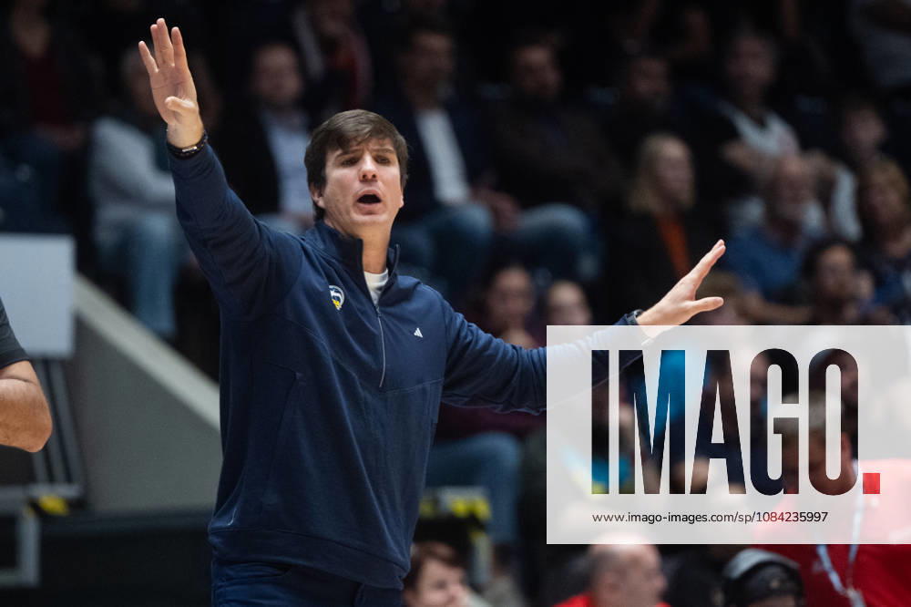 Men s basketball Champions League, group G, 1st round, match Slavia Praha NBK and Alba Berlin in Pardubice, Czech Republic, October 7, 2026. Coach of Alba Berlin Pedro Calles. (CTKxPhoto JosefxVostarek) CTKPhotoP2026100707832 CTKPhotoP2026100707832