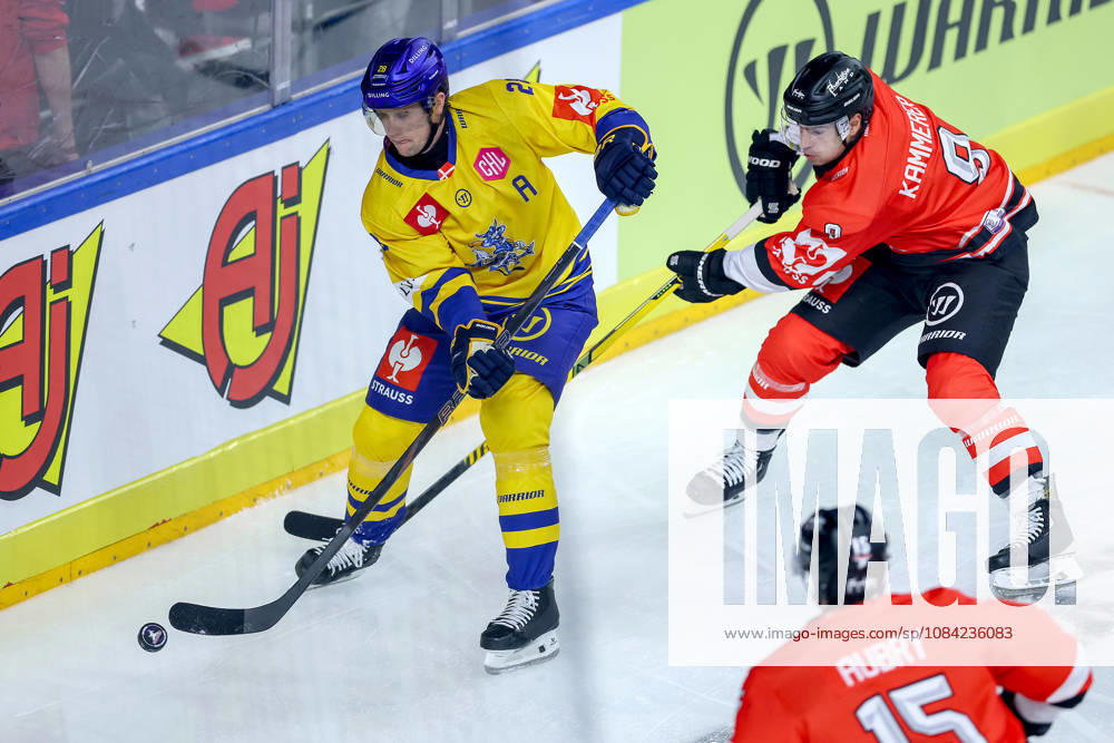 Ice Hockey, CHL, Kölner Haie vs. Blue Fox Herning, Champions Hockey League 2026–27, Matchday 5, 2026–27 Season, Lanxess Arena, Cologne; Emil Lojborg Kristensen of Blue Fox Herning, No. 28, in a one-on-one battle against Maximilian Kammerer of the Kölner Haie, No. 09; North Rhine-Westphalia, Germany