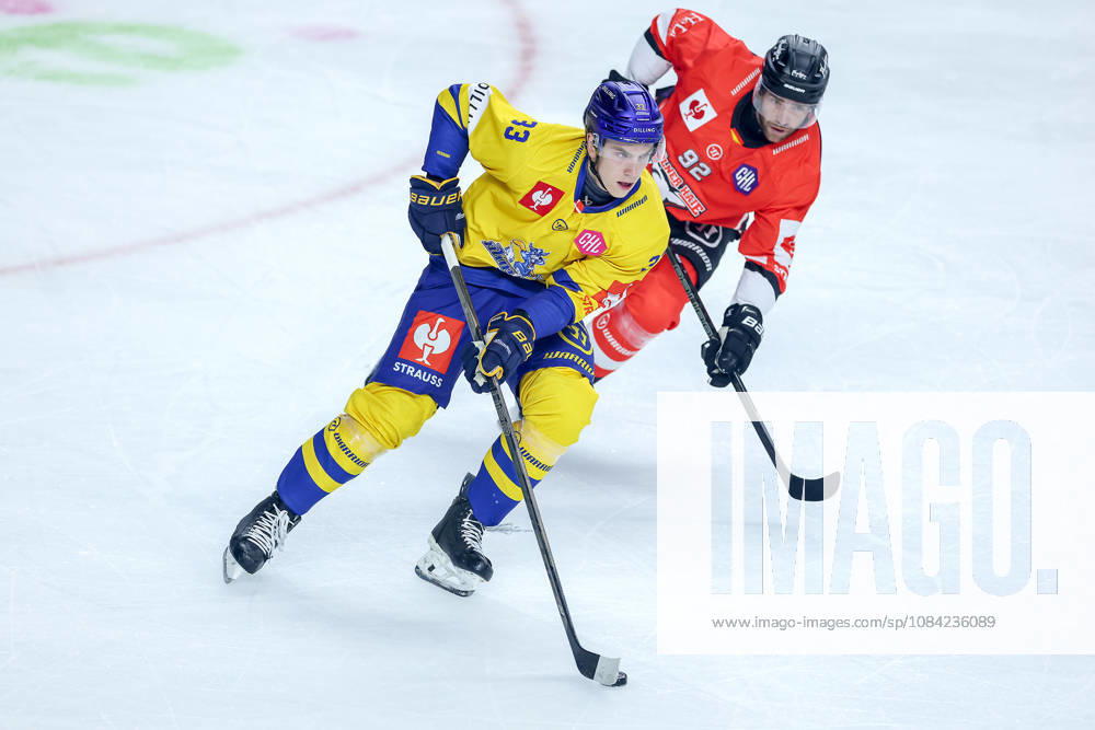 Ice Hockey, CHL, Kölner Haie vs. Blue Fox Herning, Champions Hockey League 2026–27, Matchday 5, 2026–27 Season, Lanxess Arena, Cologne: Kasper Bunch Larsen of Blue Fox Herning (33) battles Marcel Noebels of the Kölner Haie (92) in North Rhine-Westphalia, Germany