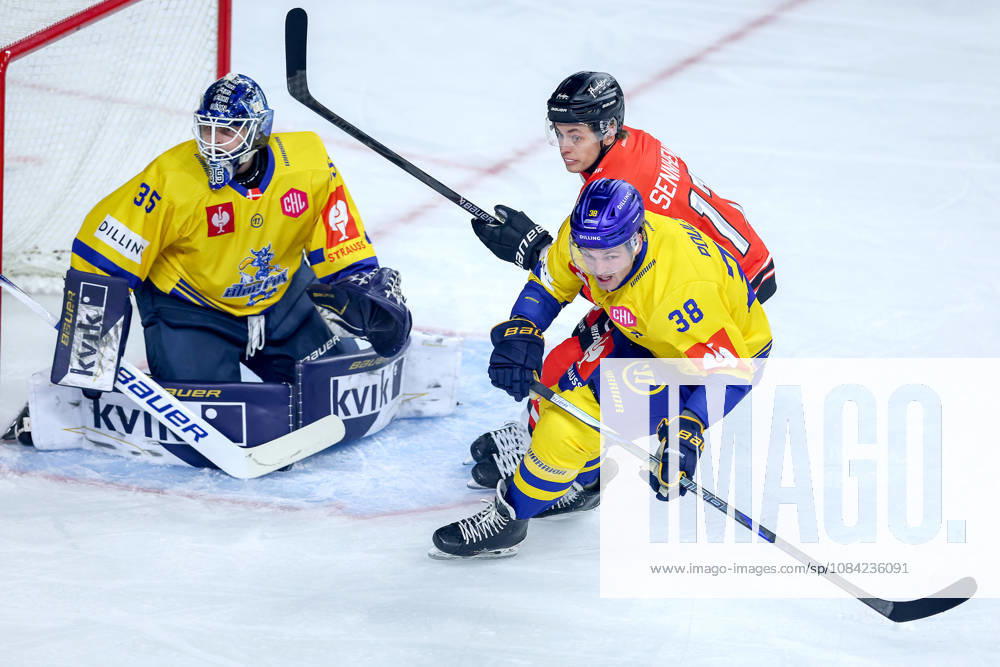 Ice Hockey, CHL, Kölner Haie vs. Blue Fox Herning, Champions Hockey League 2026–27, Matchday 5, 2026–27 Season, Lanxess Arena, Cologne: Jan Luca Sennhenn of the Kölner Haie (No. 17) in a battle against Morten Bang Poulsen of Blue Fox Herning (No. 38) next to Janis Fecers of Blue Fox Herning (No. 35), North Rhine-Westphalia, Germany