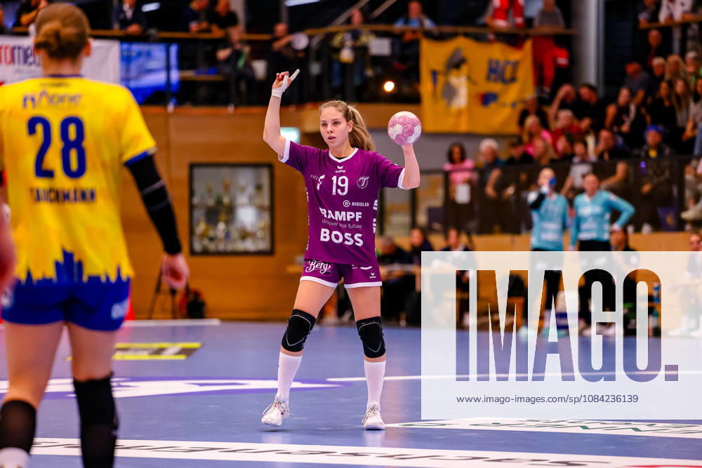 Johanna Farkas of TusSies Metzingen, 19, gives instructions, gestures, with the ball, GER, HC Leipzig vs. TusSies Metzingen, handball, ALSCO Women s Handball Bundesliga, Matchday 5, 2026–2027 season, October 7, 2026, GER, HC Leipzig vs. TusSies Metzingen, handball, ALSCO Women’s Handball Bundesliga, Matchday 5, 2026–2027 season, October 7, 2026, Markranstädt