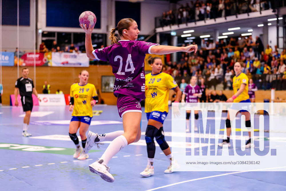 Marie Stumpf of TusSies Metzingen, No. 24, throws the ball; GER, HC Leipzig vs. TusSies Metzingen, Handball, ALSCO Women s Handball Bundesliga, Matchday 5, 2026–2027 season, October 7, 2026, GER, HC Leipzig vs. TusSies Metzingen, Handball, ALSCO Women’s Handball Bundesliga, Matchday 5, 2026–2027 season, October 7, 2026, Markranstädt