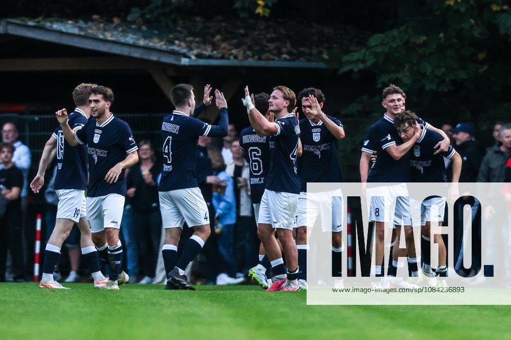 Sports, Soccer, FVN Lower Rhine Cup 2026–2027 Season, Round of 16: SV Blau Weiß Dingden vs. MSV Duisburg, October 7, 2026, Dingden Sports Field: BW Dingden celebrates after Fabrice Kempe scores the 1–0 goal for BW Dingden in the 37th minute; the players are thrilled. Hamminkeln, Dingden, Dingden Sports Field, North Rhine-Westphalia, Germany