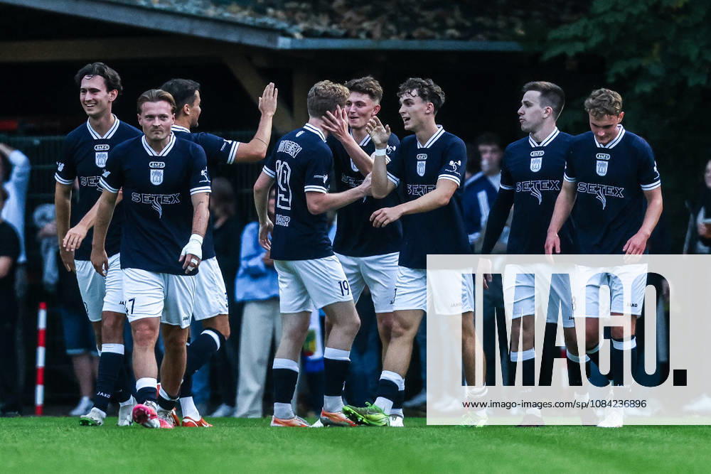 Sports, Soccer, FVN Lower Rhine Cup 2026–2027 Season, Round of 16: SV Blau Weiß Dingden vs. MSV Duisburg, October 7, 2026, Dingden Sports Field: BW Dingden celebrates after Fabrice Kempe scores the 1–0 goal for BW Dingden in the 37th minute; the players are thrilled. Hamminkeln, Dingden, Dingden Sports Field, North Rhine-Westphalia, Germany
