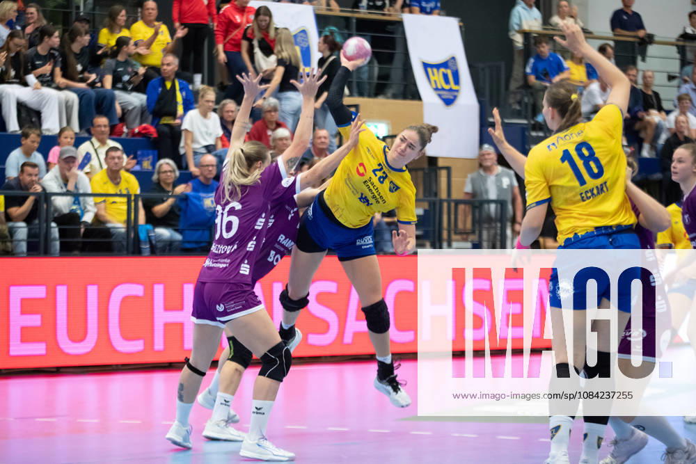Handball, Alsco HBF1: HC Leipzig vs. TuS Metzingen, October 7, 2026. Marlene Tucholke 23. HC Leipzig fights its way to a shot on goal in the Alsco Women s Handball Bundesliga (HBF1), 2026–2027 season, Matchday 5: HC Leipzig vs. TuS Metzingen on October 7, 2026, at the Markranstädt Sports Center