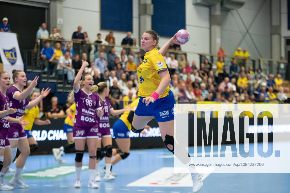 Handball, Alsco HBF1: HC Leipzig vs. TuS Metzingen, October 7, 2026; Jasmin Eckart 18; HC Leipzig gets a clear shot. Alsco Women s Handball Bundesliga HBF1, 2026–2027 season, Matchday 5: HC Leipzig vs. TuS Metzingen on October 7, 2026, at the Markranstädt Sports Center