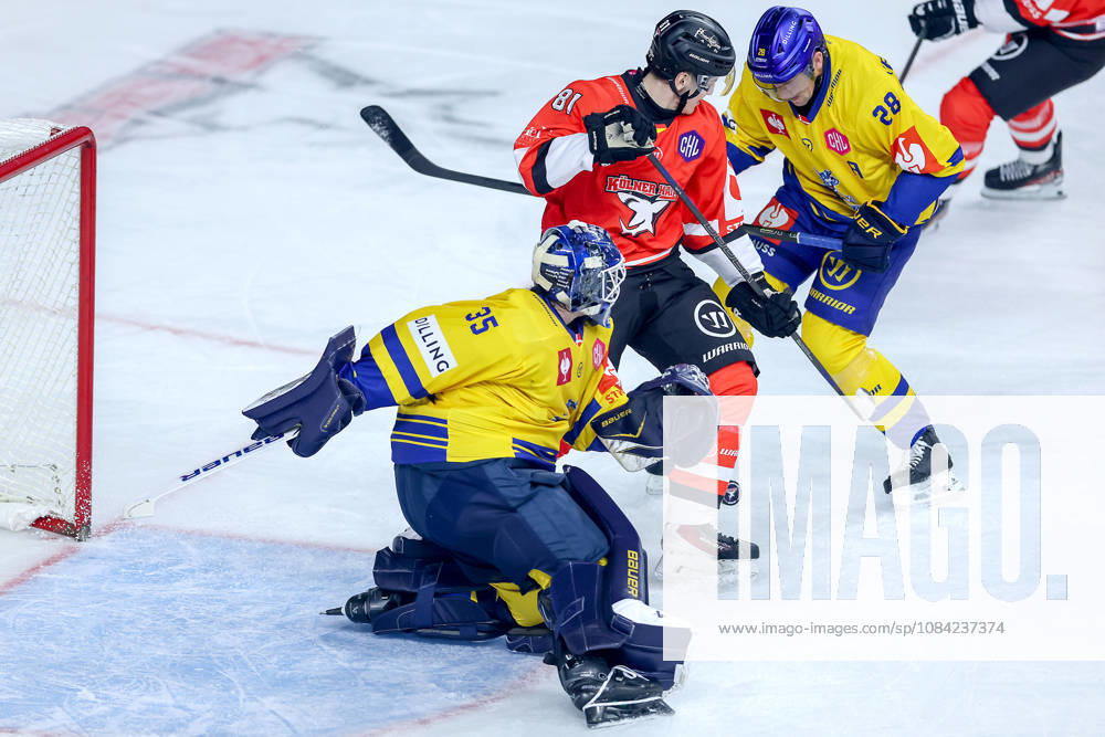 Ice Hockey, CHL, Kölner Haie vs. Blue Fox Herning, Champions Hockey League 2026–27, Matchday 5, 2026–27 Season, Lanxess Arena, Cologne; Mateu Späth, Kölner Haie 81, in a battle against Janis Fecers, Blue Fox Herning 35; Emil Lojborg Kristensen, Blue Fox Herning 28; North Rhine-Westphalia, Germany