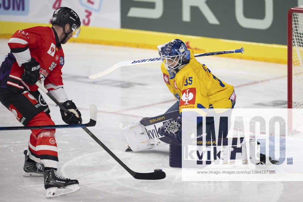 CHL Cologne Sharks vs. Herning Blue Fox, Cologne, October 7, 2026: Marcel Noebels (Cologne Sharks), forward, 92; Janis Fecers (Herning Blue Fox), goaltender, 35. CHL: Cologne Sharks vs. Herning Blue Fox on October 7, 2026, at the Lanxess Arena in Cologne, Germany