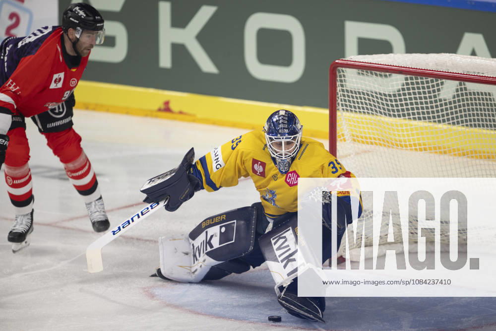 CHL Cologne Sharks vs. Herning Blue Fox, Cologne, October 7, 2026 Marcel Noebels, Kölner Haie, forward, 92 Janis Fecers, Herning Blue Fox, goaltender, 35 CHL Kölner Haie vs. Herning Blue Fox on October 7, 2026, at the Lanxess Arena in Cologne, Germany