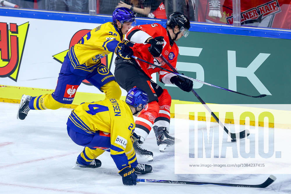 Ice Hockey, CHL, Kölner Haie vs. Blue Fox Herning, Champions Hockey League 2026–27, Matchday 5, 2026–27 Season, Lanxess Arena, Cologne: Louis Marc Aubry of the Kölner Haie (No. 15) battles Valdemar Bilgrav (No. 26) and Lasse Baerentsen (No. 24) of Blue Fox Herning; North Rhine-Westphalia, Germany