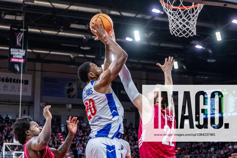 Xeyrius Williams, FC Porto, 20 vs. Leon Kratzer, Telekom Baskets Bonn, 22; Telekom Baskets Bonn vs. FC Porto, Basketball, Basketball Champions League, Matchday 1, 2026–2027, October 7, 2026 Telekom Baskets Bonn vs. FC Porto, Basketball, Basketball Champions League, Matchday 1, 2026–2027, October 7, 2026 Bonn