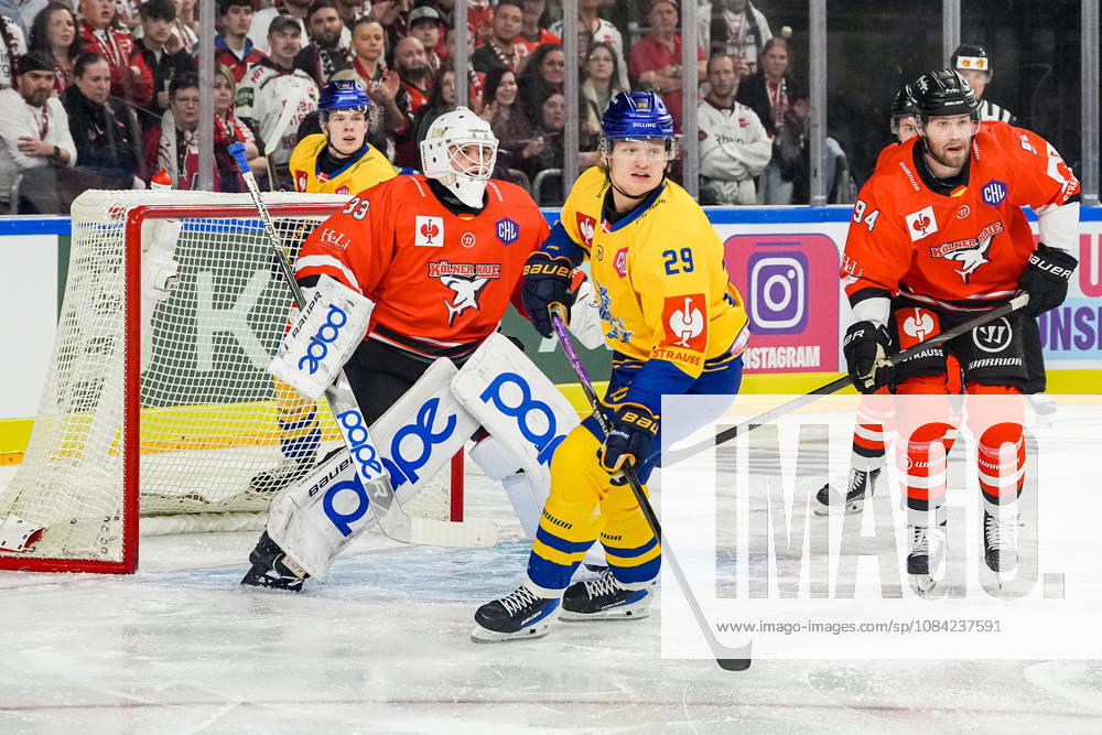 Ice Hockey CHL, Matchday 5: Kölner Haie vs. Herning Blue Fox on October 7, 2026, at the Lanxess Arena in Cologne. Nico Wiens (Cologne), left; Lukas Bang (Przemieslo Herning), center; Robin Press (Cologne), right