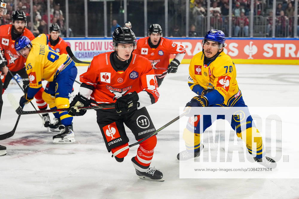 Ice Hockey CHL, Matchday 5: Kölner Haie vs. Herning Blue Fox on October 7, 2026, at the Lanxess Arena in Cologne. Carlos Händel (Cologne), left; Oliver Otto and Einar Kiljunen (Herning), right