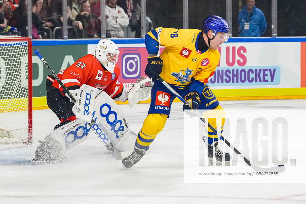Ice Hockey CHL, Matchday 5: Kölner Haie vs. Herning Blue Fox on October 7, 2026, at the Lanxess Arena in Cologne. Nico Wiens (Cologne), left; Morten Bang Poulsen (Herning), right