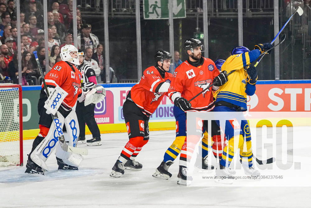 Ice Hockey CHL, Matchday 5: Kölner Haie vs. Herning Blue Fox on October 7, 2026, at the Lanxess Arena in Cologne. Heavy traffic in front of Nico Wiens of Cologne, left