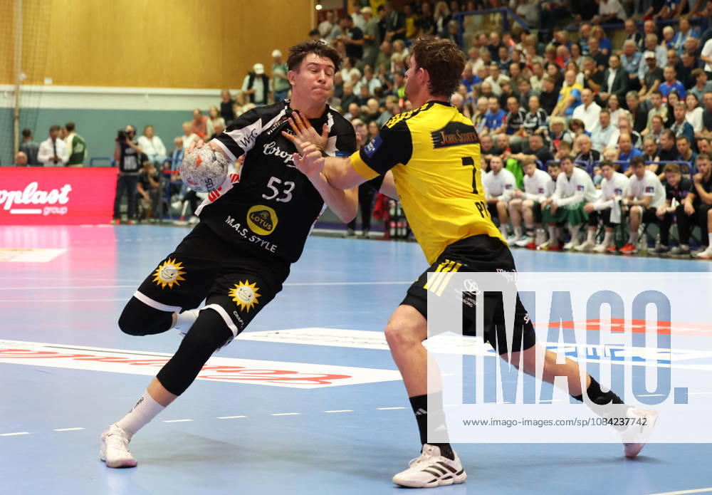 V l Soeren Steinhaus Bergischer HC 53, Tom Poyet IK Saevehof 07 GER, Bergischer HC06 vs. IK Saevehof, Handball, EHF Europa League 2026–27, Matchday 2, 2026–2027 Season, October 6, 2026 GER, Bergischer HC06 vs. IK Saevehof, Handball, EHF Europa League 2026–27, Matchday 2, 2026–2027 season, October 6, 2026 Solingen Mitte