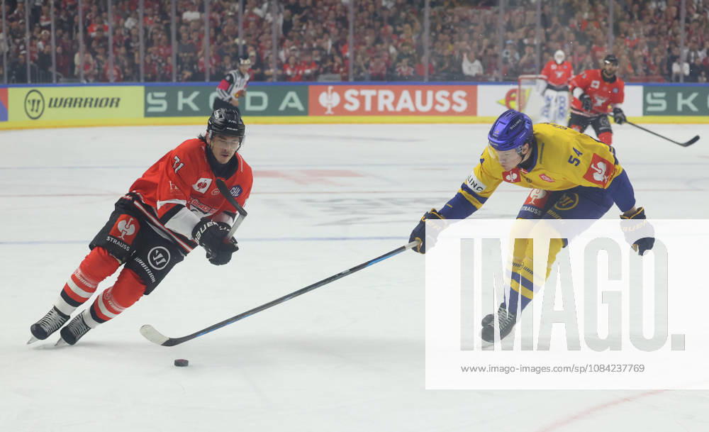 From left: Daniel Fischbuch, Cologne Sharks 71; Matteus Soederbom, Herning Blue Fox 54 GER, Cologne Sharks vs. Herning Blue Fox, Ice Hockey, DEL, 2026–2027 Season, October 7, 2026 GER, Cologne Sharks vs. Herning Blue Fox, Ice Hockey, DEL, 2026–2027 Season, October 7, 2026 Germany