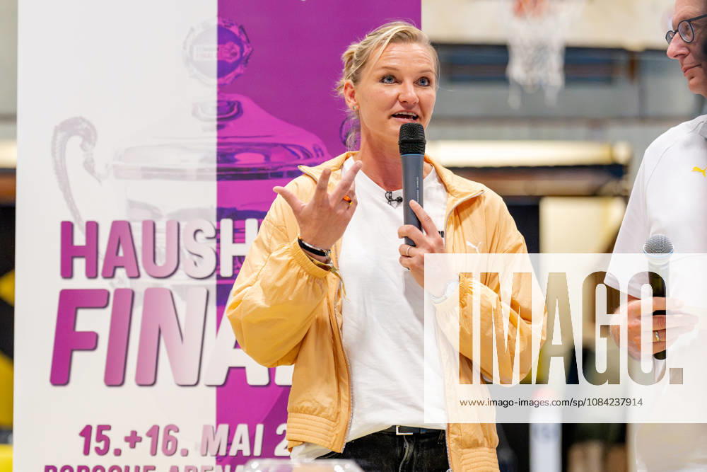 Dortmund, October 7, 2026, Handball, Women s, Alsco Women s Handball Bundesliga, Matchday 5, BVB Borussia Dortmund vs. Buxtehuder SV, Alexandra Popp speaking ahead of the quarterfinal draw for the DHB Women s Cup, Dortmund Sporthalle Wellinghofen, North Rhine-Westphalia, Germany