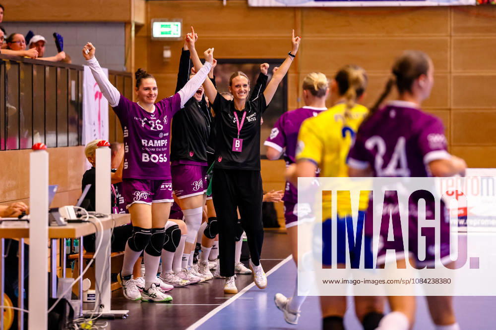Miriam Hirsch (TusSies Metzingen), coach, and Svenja Huebner (TusSies Metzingen), 26; celebration, goal celebration, cheering after a goal, GER, HC Leipzig vs. TusSies Metzingen, Handball, ALSCO Women’s Handball Bundesliga, Matchday 5, 2026–2027 season, October 7, 2026, GER, HC Leipzig vs. TusSies Metzingen, Handball, ALSCO Women’s Handball Bundesliga, Matchday 5, 2026–2027 season, October 7, 2026, Markranstädt