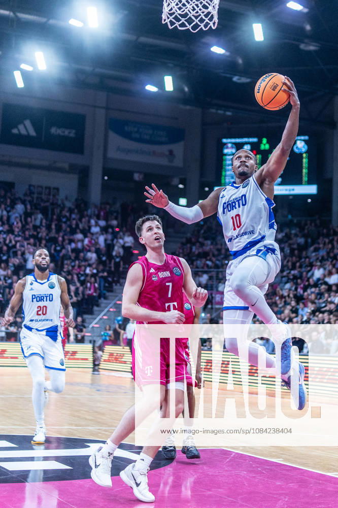 James Woodard (FC Porto), 10 vs. Grayson Murphy (Telekom Baskets Bonn), 07, Xeyrius Williams (FC Porto), 20 Telekom Baskets Bonn vs. FC Porto, Basketball, Basketball Champions League, Matchday 1, 2026–2027, October 7, 2026 Telekom Baskets Bonn vs. FC Porto, Basketball, Basketball Champions League, Matchday 1, 2026–2027, October 7, 2026 Bonn