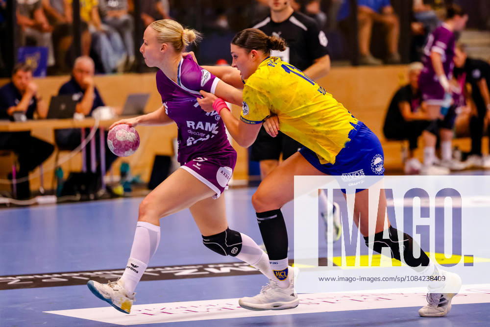 Lotta Roepcke, TusSies Metzingen, No. 14, on the ball, one-on-one, duel, battle; Laura Sophie Klocke, HC Leipzig, No. 13, GER, HC Leipzig vs. TusSies Metzingen, Handball, ALSCO Women’s Handball Bundesliga, Matchday 5, 2026–2027 Season, October 7, 2026, GER, HC Leipzig vs. TusSies Metzingen, Handball, ALSCO Women’s Handball Bundesliga, Matchday 5, 2026–2027 season, October 7, 2026, Markranstädt