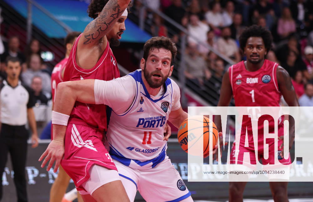Miguel Queiroz Porto with the ball against Michael Kessens Bonn, BCL, Telekom Baskets Bonn vs. FC Porto, Bonn