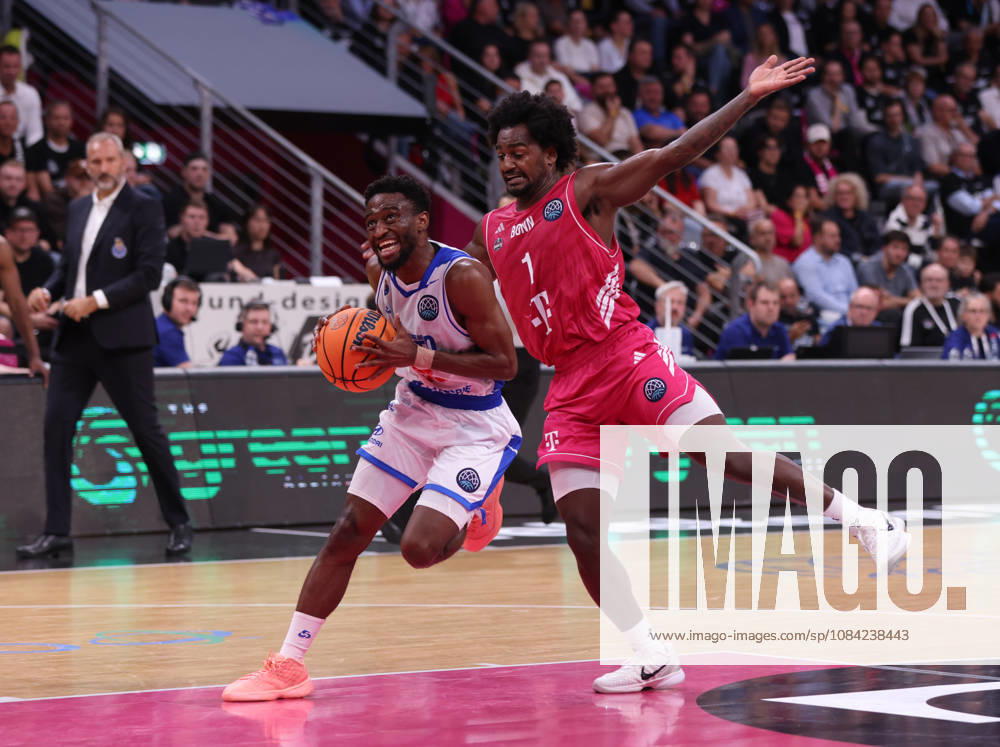 Childe Dundao of Porto with the ball against John Michael Wright of Bonn, BCL, Telekom Baskets Bonn vs. FC Porto, Bonn