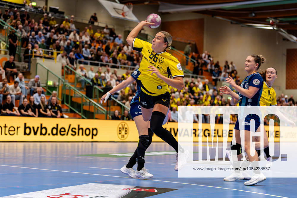 Dortmund, October 7, 2026, Handball, Women s, Alsco Women s Handball Bundesliga, Matchday 5, BVB Borussia Dortmund vs. Buxtehuder SV, Dana Bleckmann (BVB), 66 on a shot on goal, Dortmund Sporthalle Wellinghofen, North Rhine-Westphalia, Germany