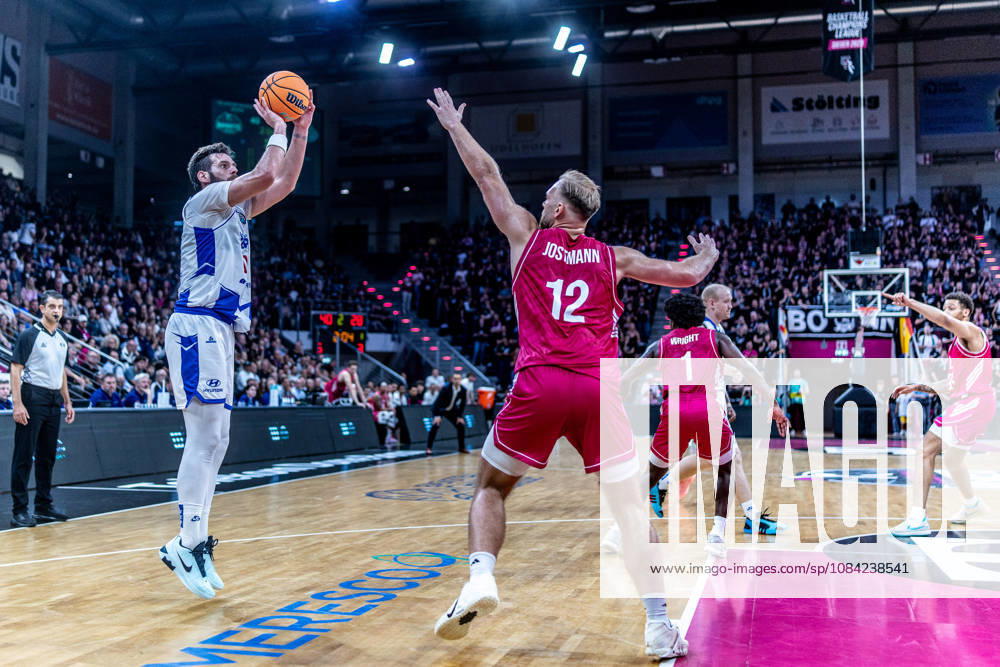 Gonzalo Delgado (FC Porto), 08 vs. Melvin Jostmann (Telekom Baskets Bonn), 12 Telekom Baskets Bonn vs. FC Porto, Basketball, Basketball Champions League, Matchday 1, 2026–2027, October 7, 2026 Telekom Baskets Bonn vs. FC Porto, Basketball, Basketball Champions League, Matchday 1, 2026–2027, October 7, 2026 Bonn