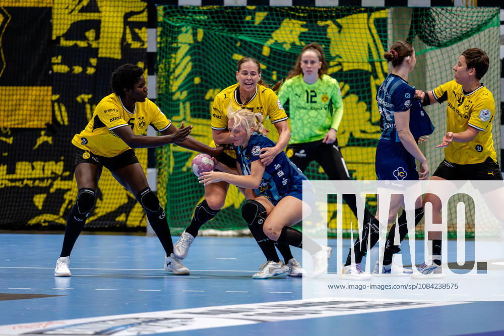 Dortmund, October 7, 2026, Handball, Women’s, Alsco Women’s Handball Bundesliga, Matchday 5, BVB Borussia Dortmund vs. Buxtehuder SV, Guro Nestaker (BVB), No. 33, in a duel with Ruslana Litvinov (Buxtehuder SV), No. 81, Dortmund Sporthalle Wellinghofen, North Rhine-Westphalia, Germany