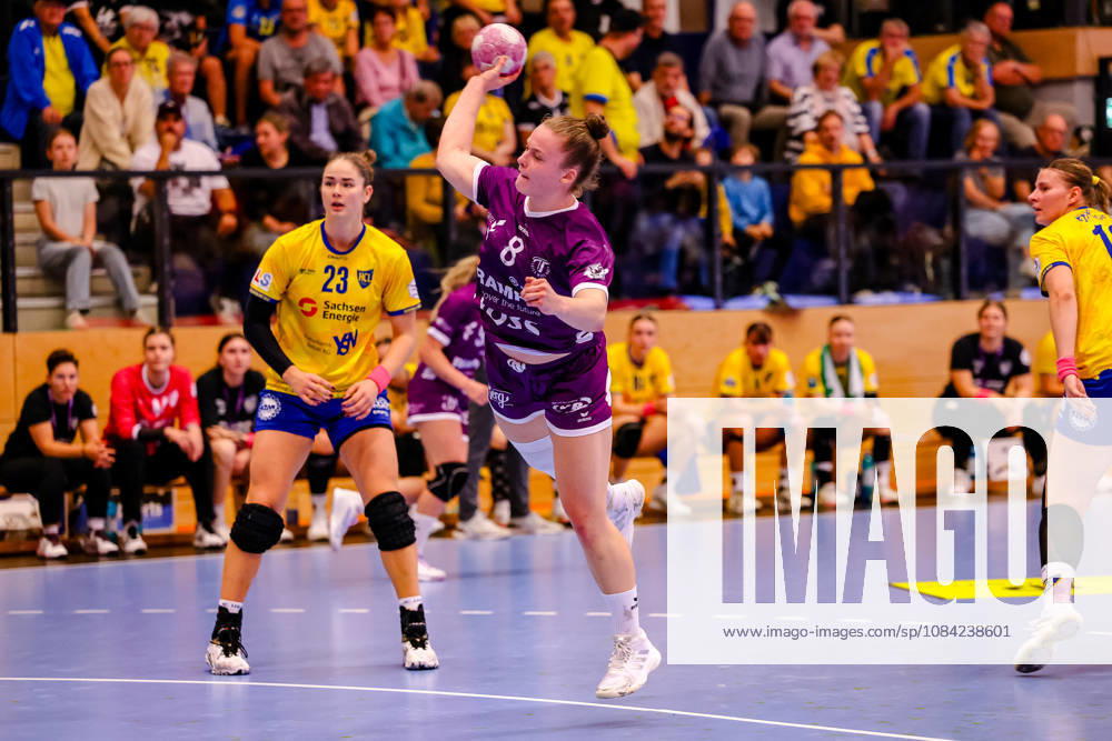 Ida Petzold of TusSies Metzingen, No. 08, throws the ball; GER, HC Leipzig vs. TusSies Metzingen, Handball, ALSCO Women s Handball Bundesliga, Matchday 5, 2026–2027 season, October 7, 2026, GER, HC Leipzig vs. TusSies Metzingen, Handball, ALSCO Women’s Handball Bundesliga, Matchday 5, 2026–2027 season, October 7, 2026, Markranstädt