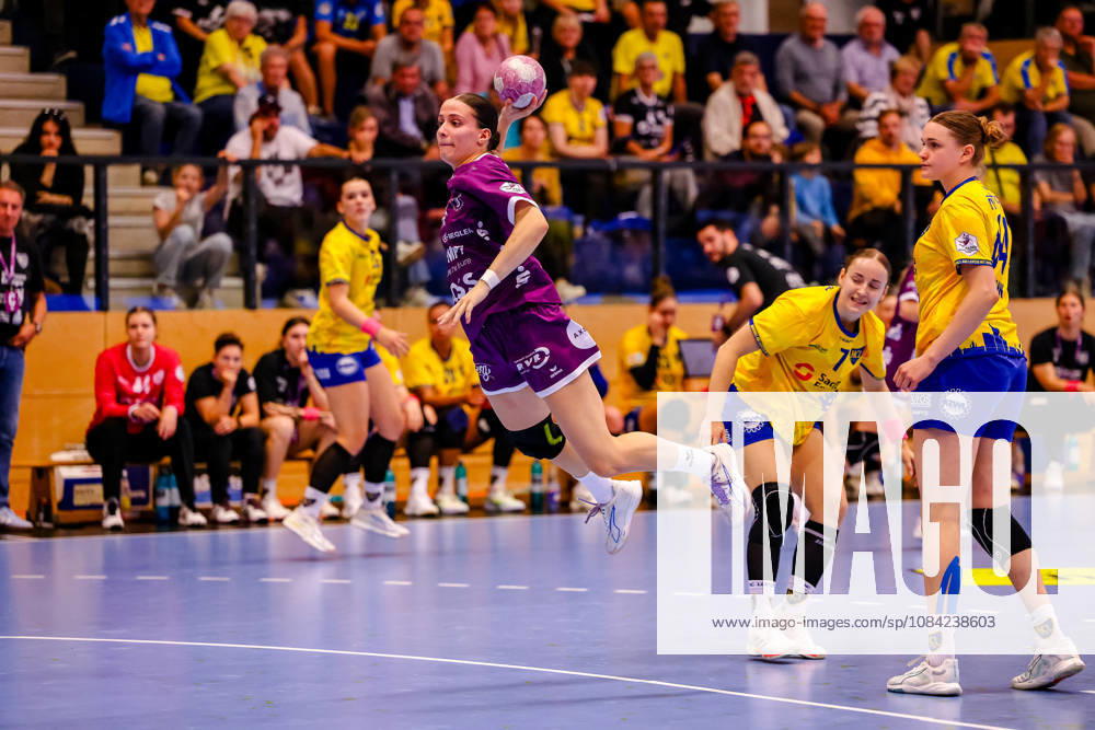 Santina Sabatnig of TusSies Metzingen, No. 18, throws the ball; GER, HC Leipzig vs. TusSies Metzingen, Handball, ALSCO Women s Handball Bundesliga, Matchday 5, 2026–2027 season, October 7, 2026, GER, HC Leipzig vs. TusSies Metzingen, Handball, ALSCO Women’s Handball Bundesliga, Matchday 5, 2026–2027 season, October 7, 2026, Markranstädt