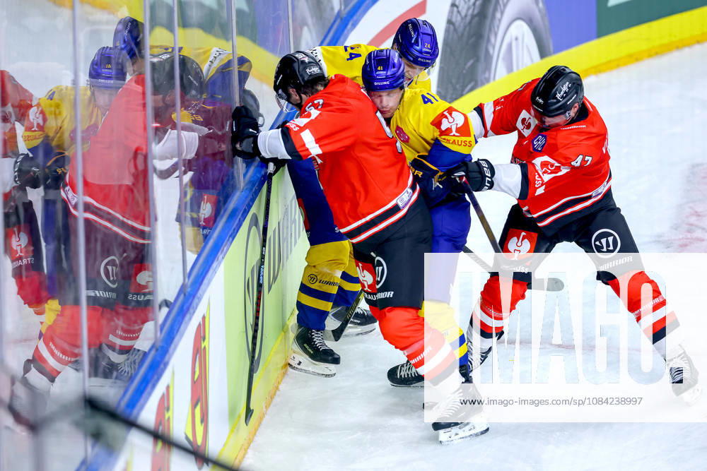 Ice Hockey, CHL, Kölner Haie vs. Blue Fox Herning, Champions Hockey League 2026–27, Matchday 5, 2026–27 Season, Lanxess Arena, Cologne: Brady Austin (Cologne Sharks, 57) and Veli Matti Vittasmäki (Cologne Sharks, 47) battle it out against Mads Skov Larsen (Blue Fox Herning, 41) and Lasse Baerentsen (Blue Fox Herning, 24) in North Rhine-Westphalia, Germany