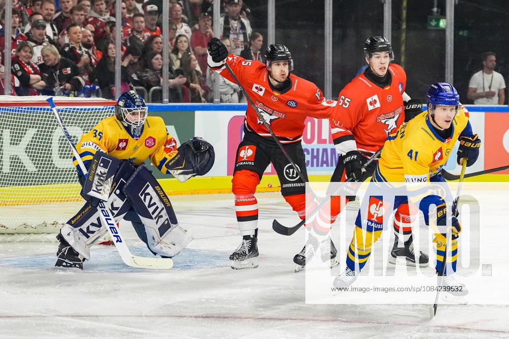 Ice Hockey CHL, Matchday 5: Kölner Haie vs. Herning Blue Fox on October 7, 2026, at the Lanxess Arena in Cologne. From left to right: Jänis Fecers (Herning), Louis Marc Aubry (Cologne), Marco Münzenberger (Cologne), Mads Skov Larsen (Herning)