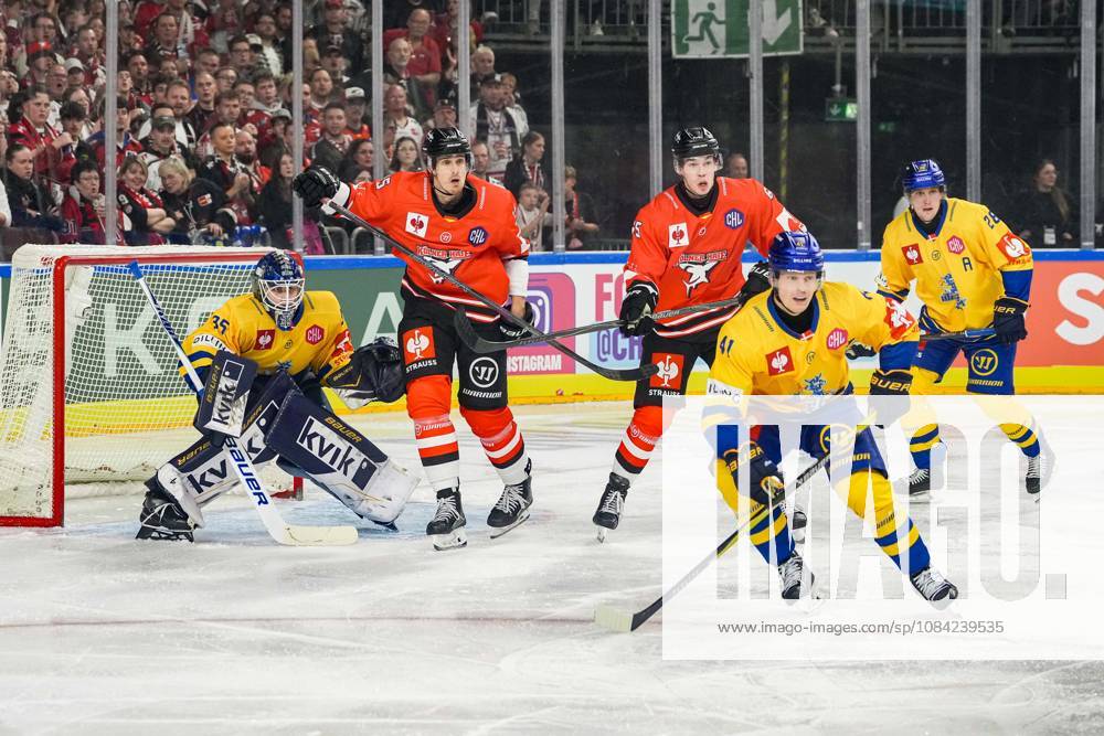 Ice Hockey CHL, Matchday 5: Kölner Haie vs. Herning Blue Fox on October 7, 2026, at the Lanxess Arena in Cologne. From left to right: Jänis Fecers (Herning), Louis Marc Aubry (Cologne), Marco Münzenberger (Cologne), Mads Skov Larsen (Herning), Valdemar Bilgrav (Herning)